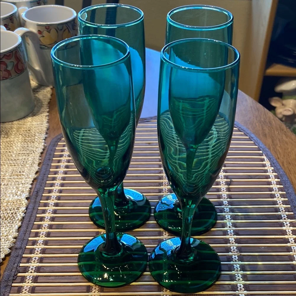 Vintage Libbey  Premiere Juniper set of 4 champagne flutes. Like new